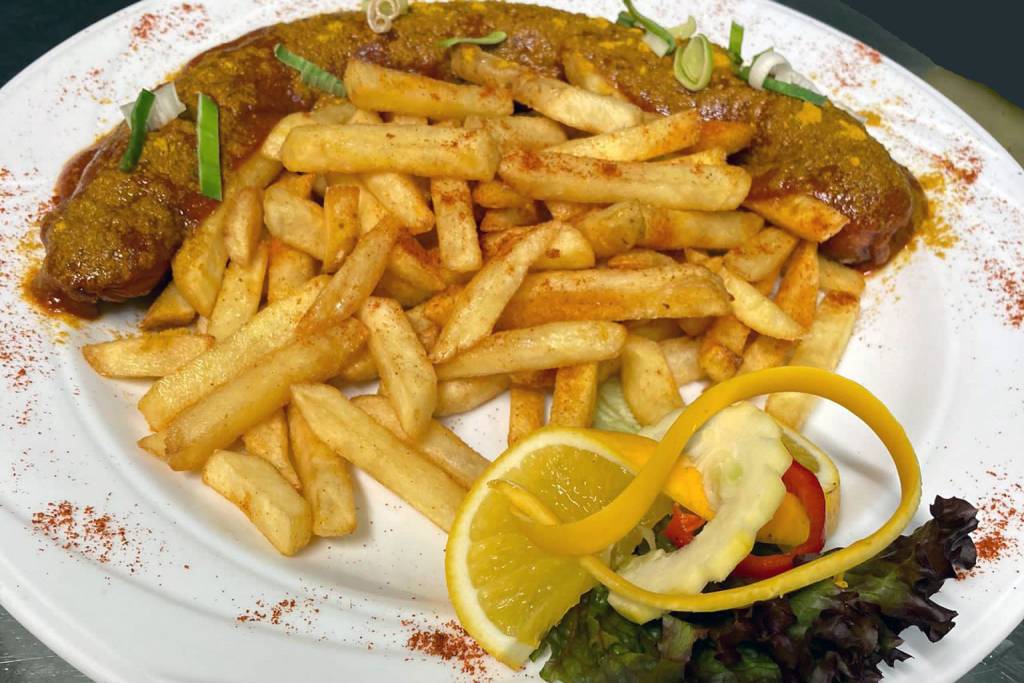 20230902_CurryWurst+Pommes